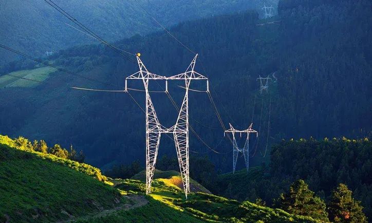 配電室為什么要用專業(yè)化的智能電力監(jiān)控系統(tǒng)？